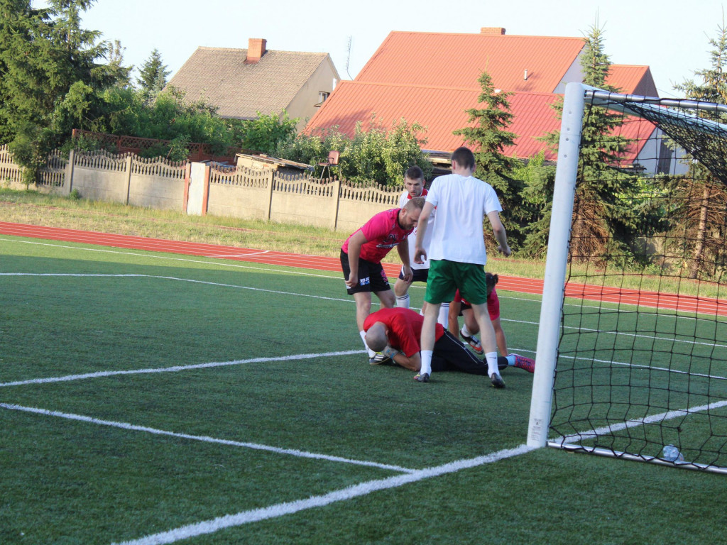 Byli najlepsi i zgarnęli główne trofeum. FC Kryształki z pucharem przewodniczącego
