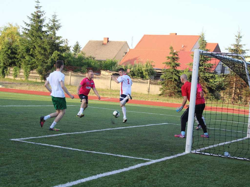 Byli najlepsi i zgarnęli główne trofeum. FC Kryształki z pucharem przewodniczącego