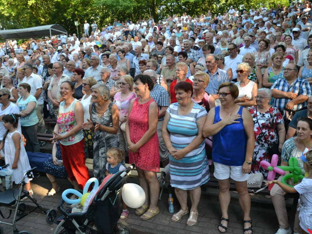Coś pod nogę i coś do śmiechu, czyli kabaretowy koncert Trio Piotra Szefera