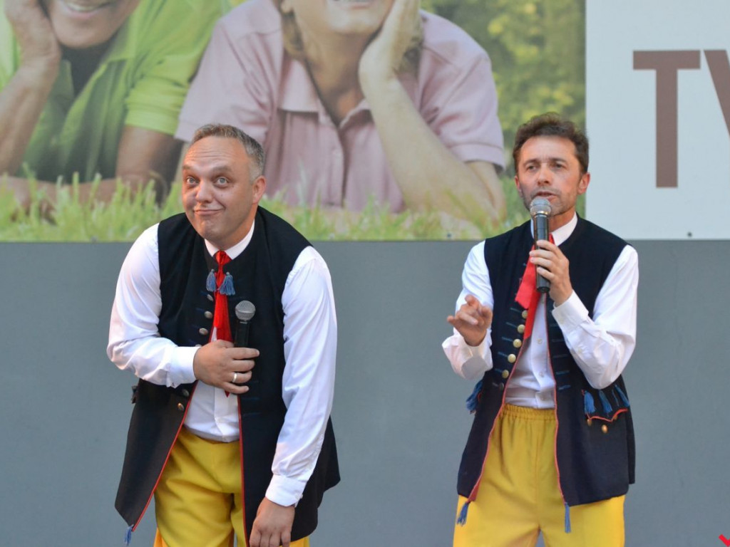 Coś pod nogę i coś do śmiechu, czyli kabaretowy koncert Trio Piotra Szefera