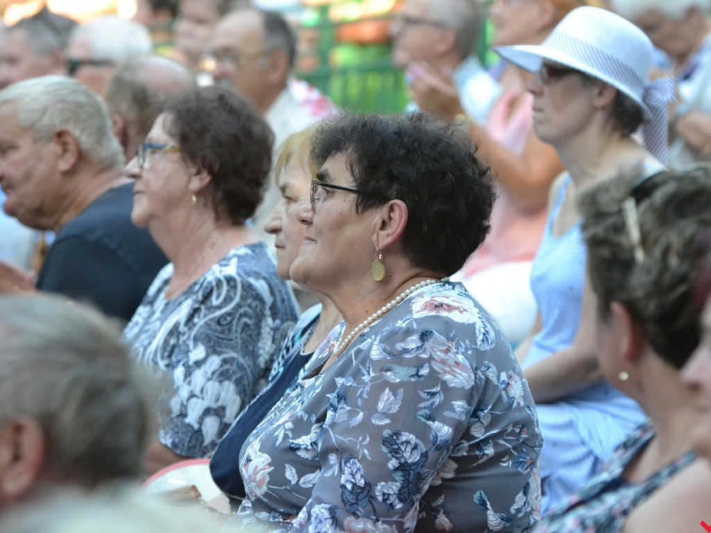 Coś pod nogę i coś do śmiechu, czyli kabaretowy koncert Trio Piotra Szefera