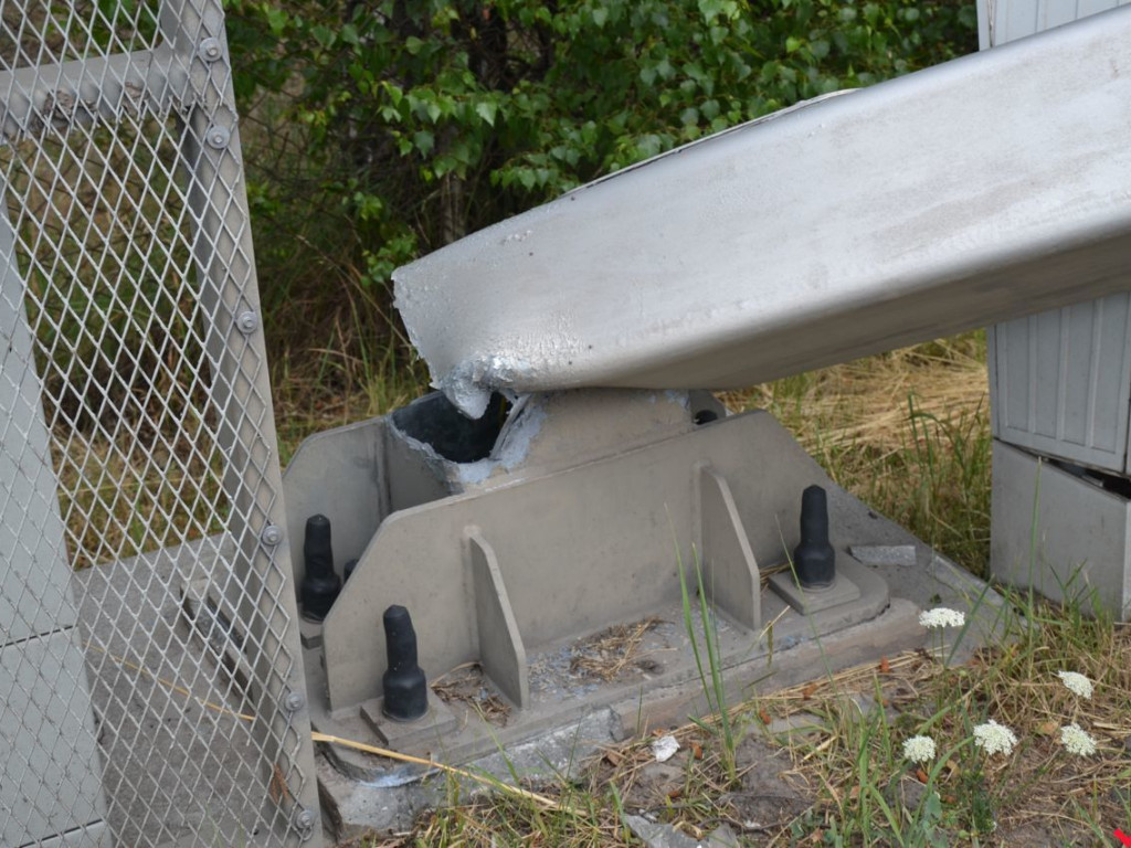 Ciągnik z koparką skasował bramkę viaTOLL. Krajówka zablokowana