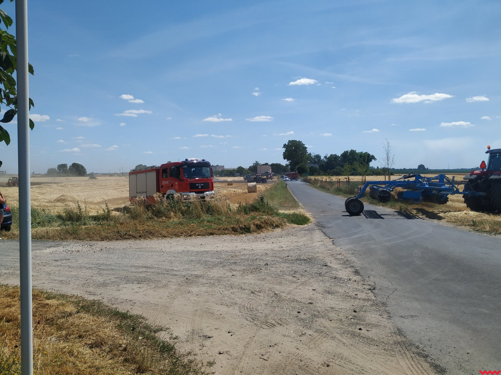 Pożar zboża na polach na kilku hektarach przy Nekli. Interweniowali strażacy i rolnicy