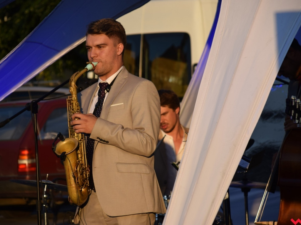 Jazzowa elegancja na wrzesińskim rynku
