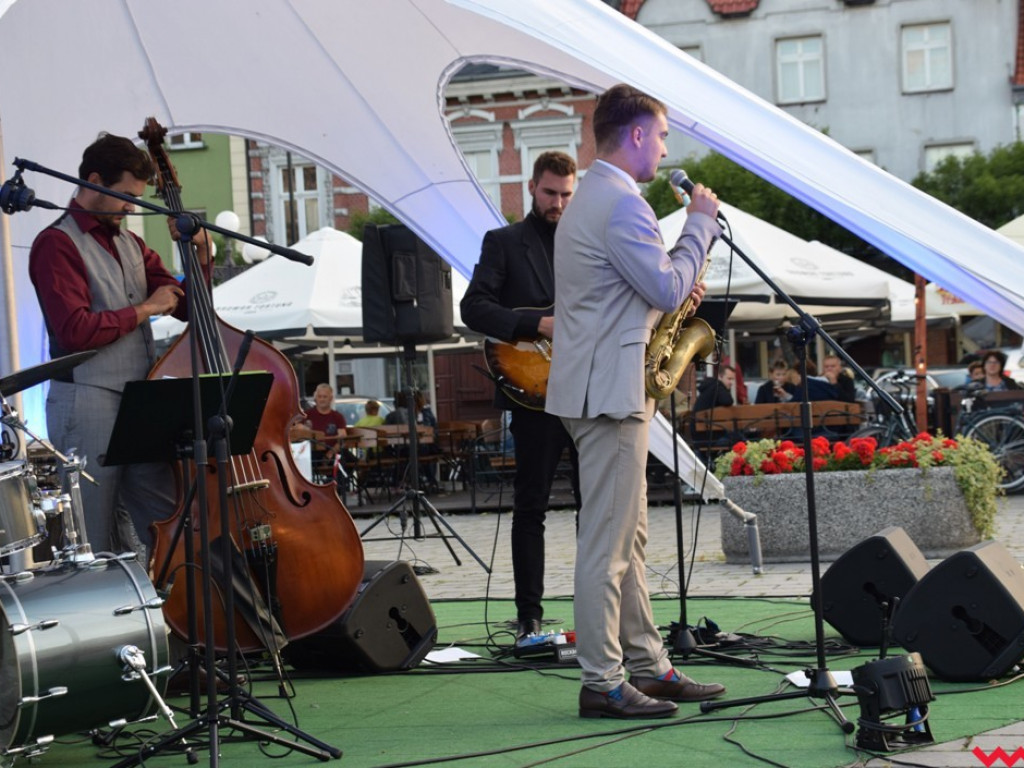 Jazzowa elegancja na wrzesińskim rynku