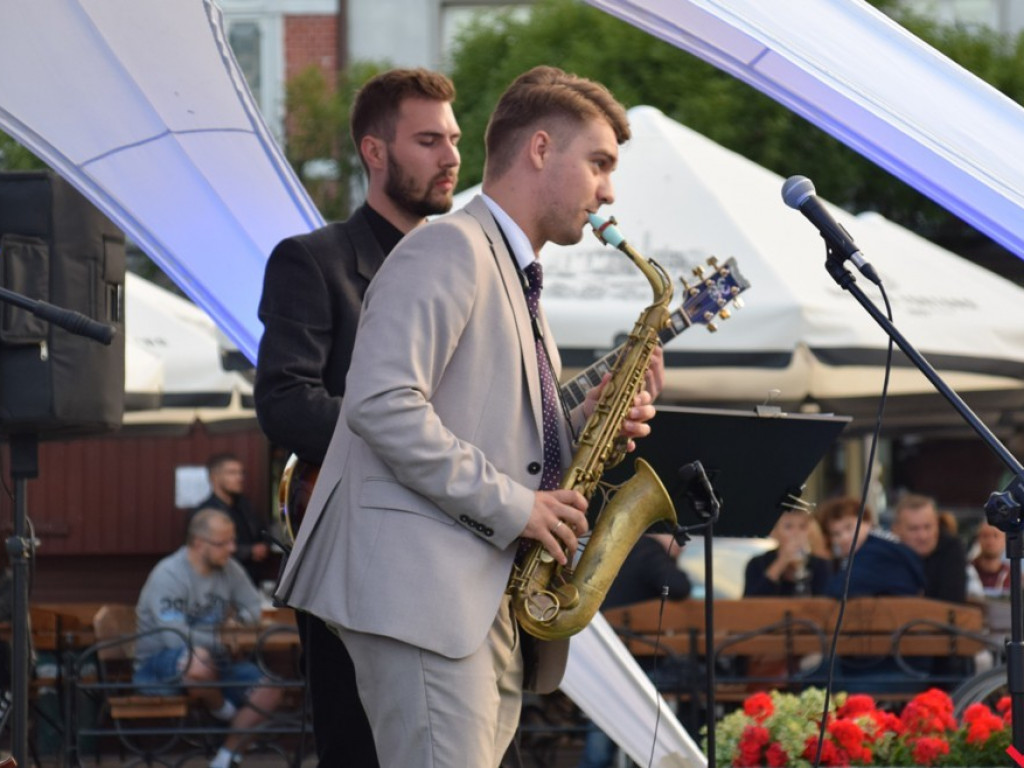 Jazzowa elegancja na wrzesińskim rynku