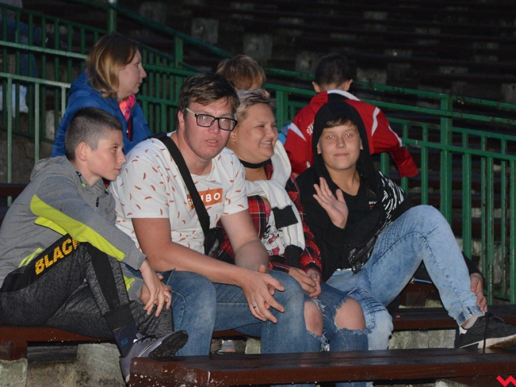 Deszcz popsuł szyki kinomanom. Pierwszy pokaz letniego kina za nami