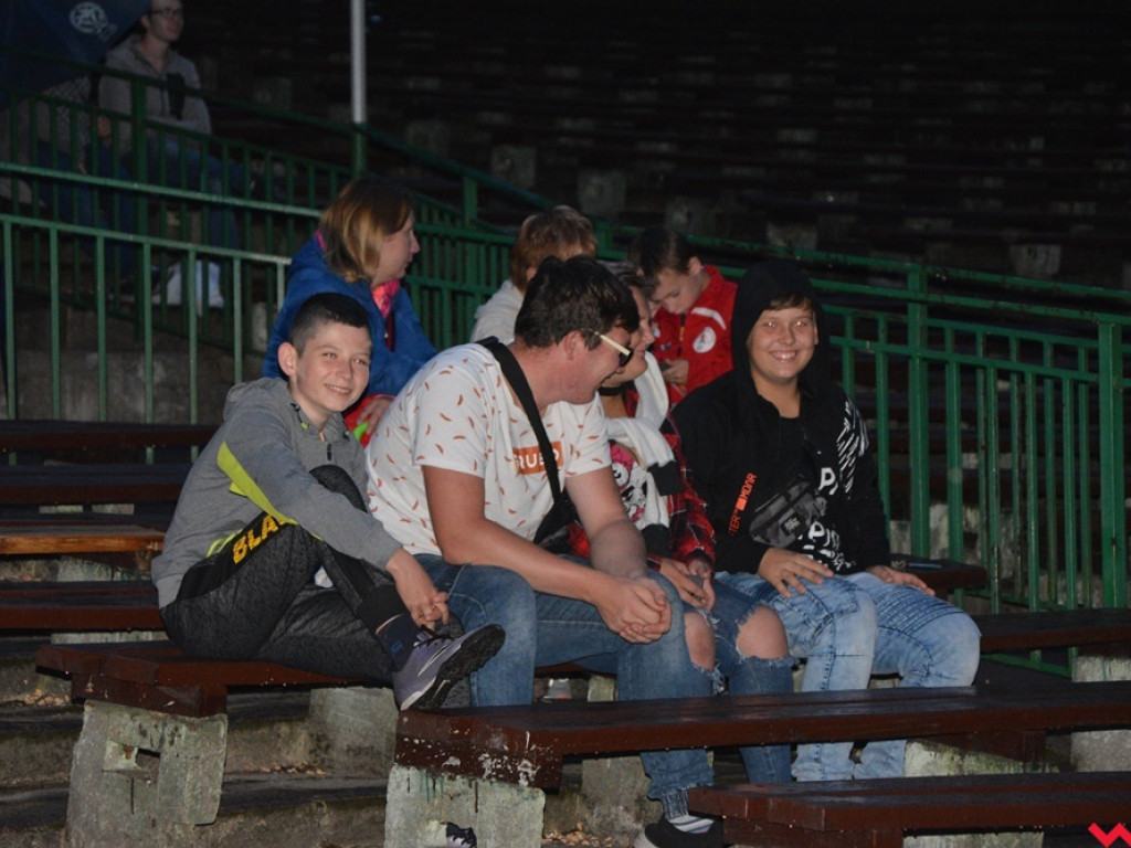 Deszcz popsuł szyki kinomanom. Pierwszy pokaz letniego kina za nami