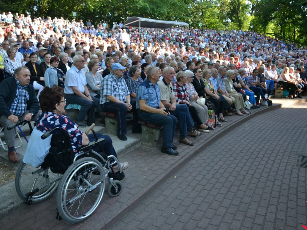 Harmonic podtrzymuje passę. Śląskie szlagiery znowu rodzinne i oblężone