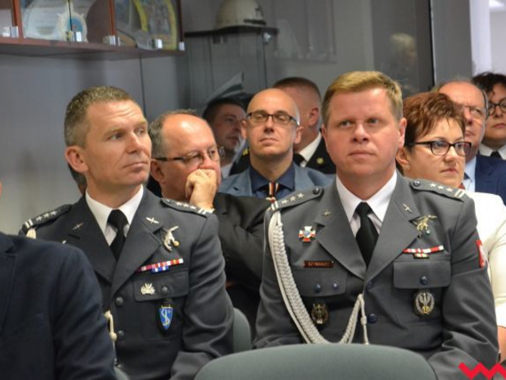 Święto Policji. Burmistrz z nietypowym prezentem, a wicestarosta chce BMW na drogach powiatowych