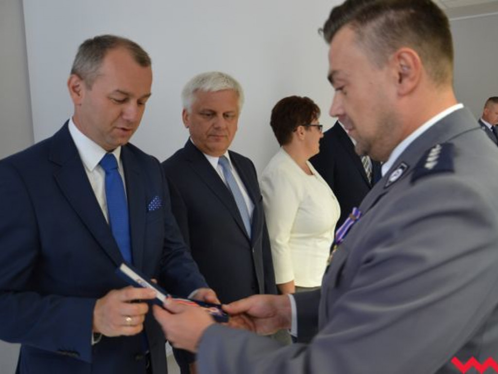 Święto Policji. Burmistrz z nietypowym prezentem, a wicestarosta chce BMW na drogach powiatowych