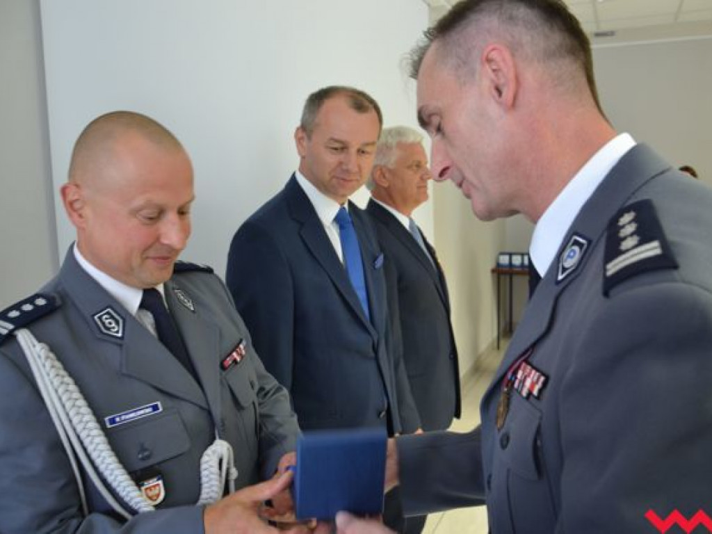 Święto Policji. Burmistrz z nietypowym prezentem, a wicestarosta chce BMW na drogach powiatowych