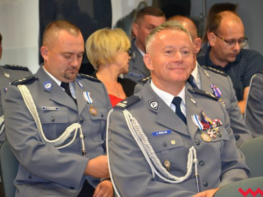 Święto Policji. Burmistrz z nietypowym prezentem, a wicestarosta chce BMW na drogach powiatowych