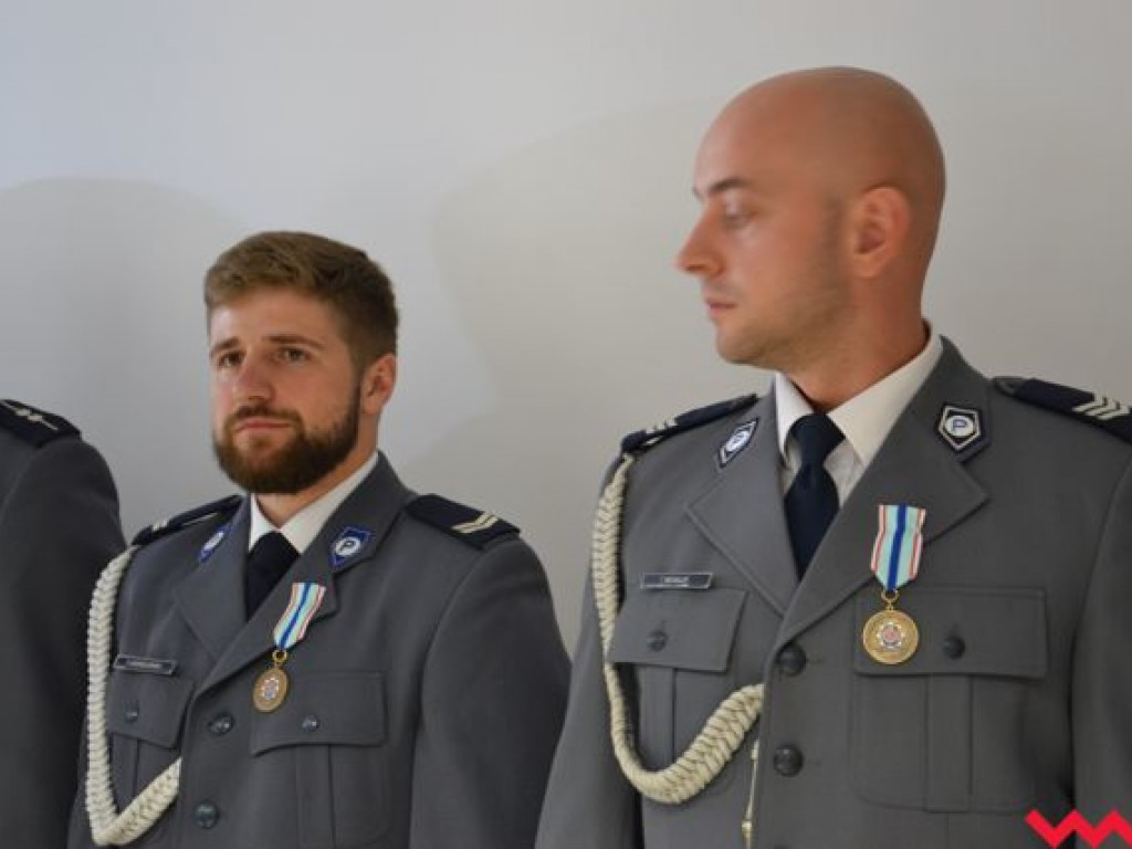 Święto Policji. Burmistrz z nietypowym prezentem, a wicestarosta chce BMW na drogach powiatowych