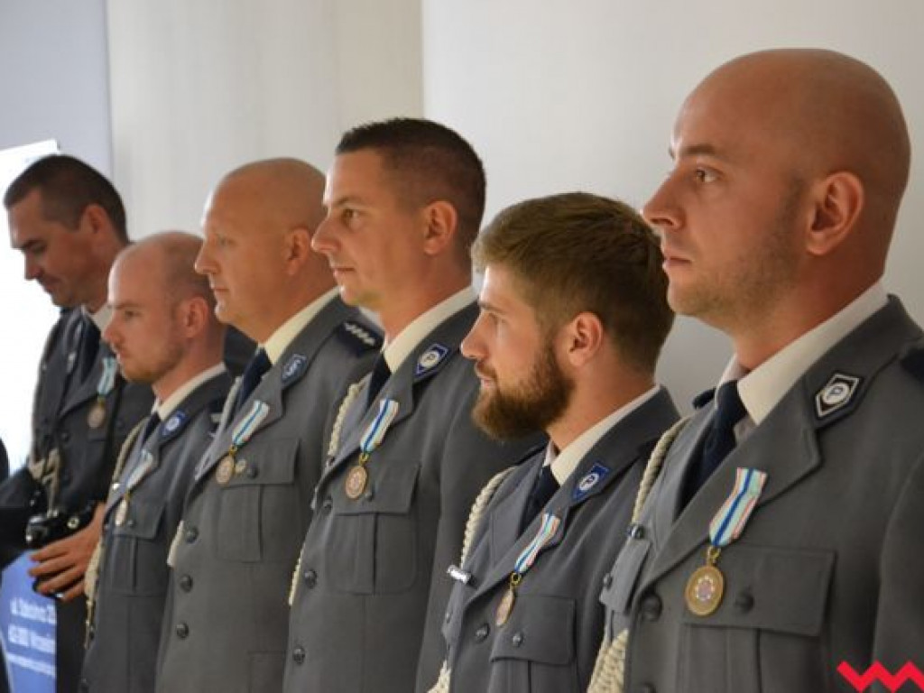 Święto Policji. Burmistrz z nietypowym prezentem, a wicestarosta chce BMW na drogach powiatowych