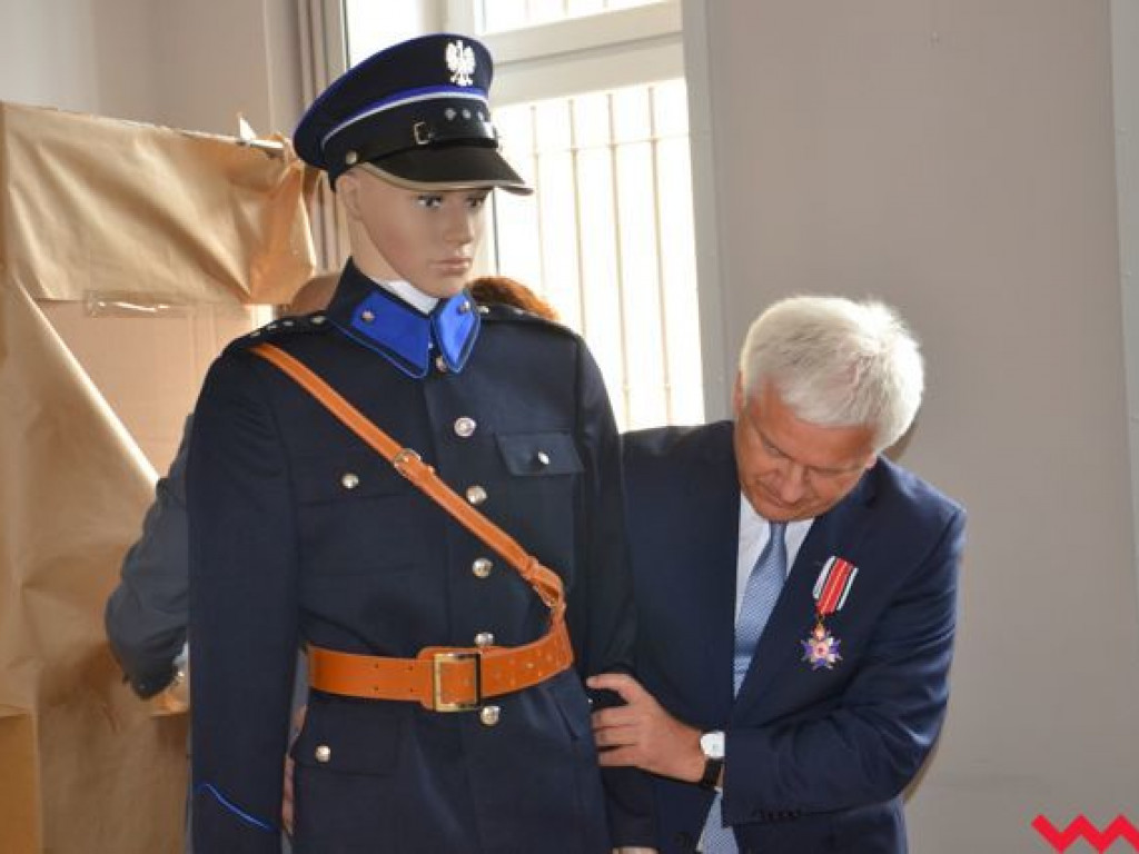 Święto Policji. Burmistrz z nietypowym prezentem, a wicestarosta chce BMW na drogach powiatowych