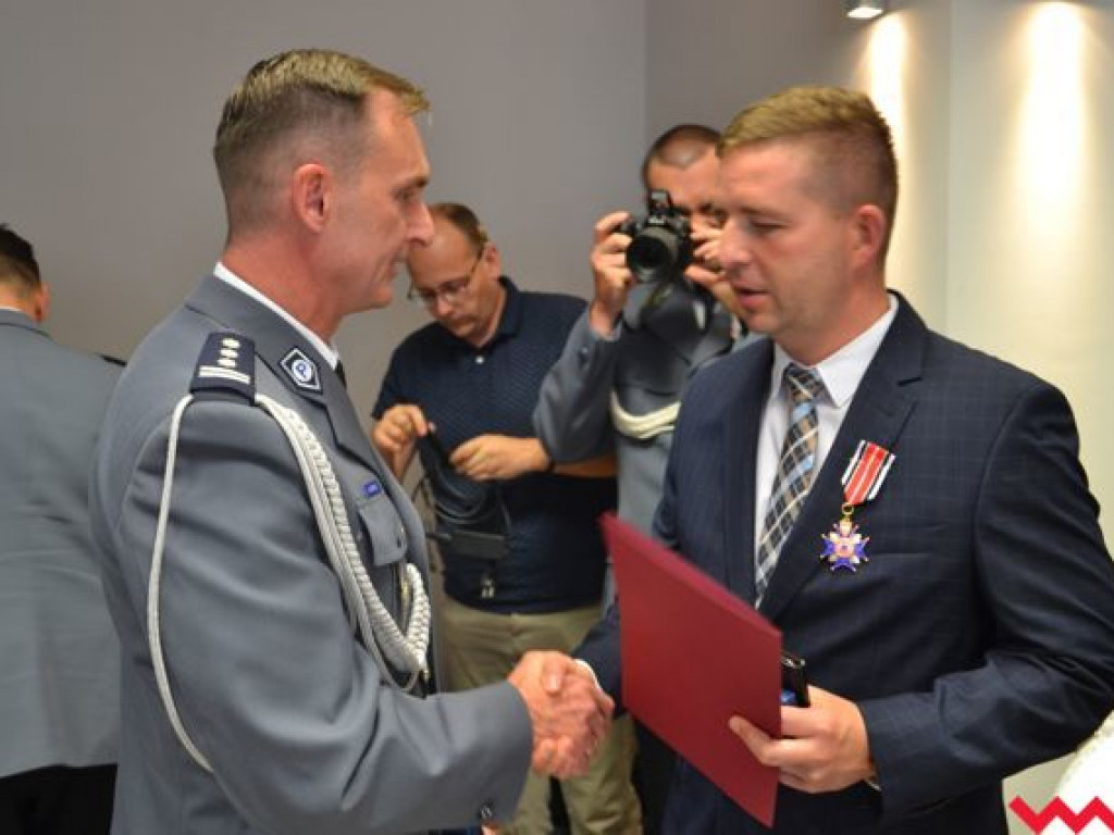 Święto Policji. Burmistrz z nietypowym prezentem, a wicestarosta chce BMW na drogach powiatowych