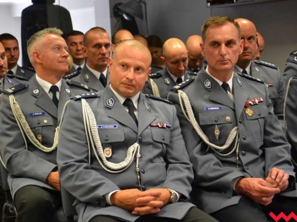 Święto Policji. Burmistrz z nietypowym prezentem, a wicestarosta chce BMW na drogach powiatowych