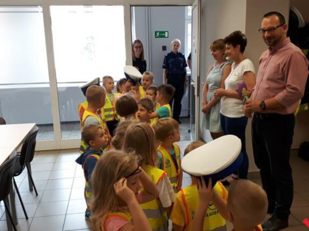 Dzieci złożyły życzenia policjantom z okazji ich święta