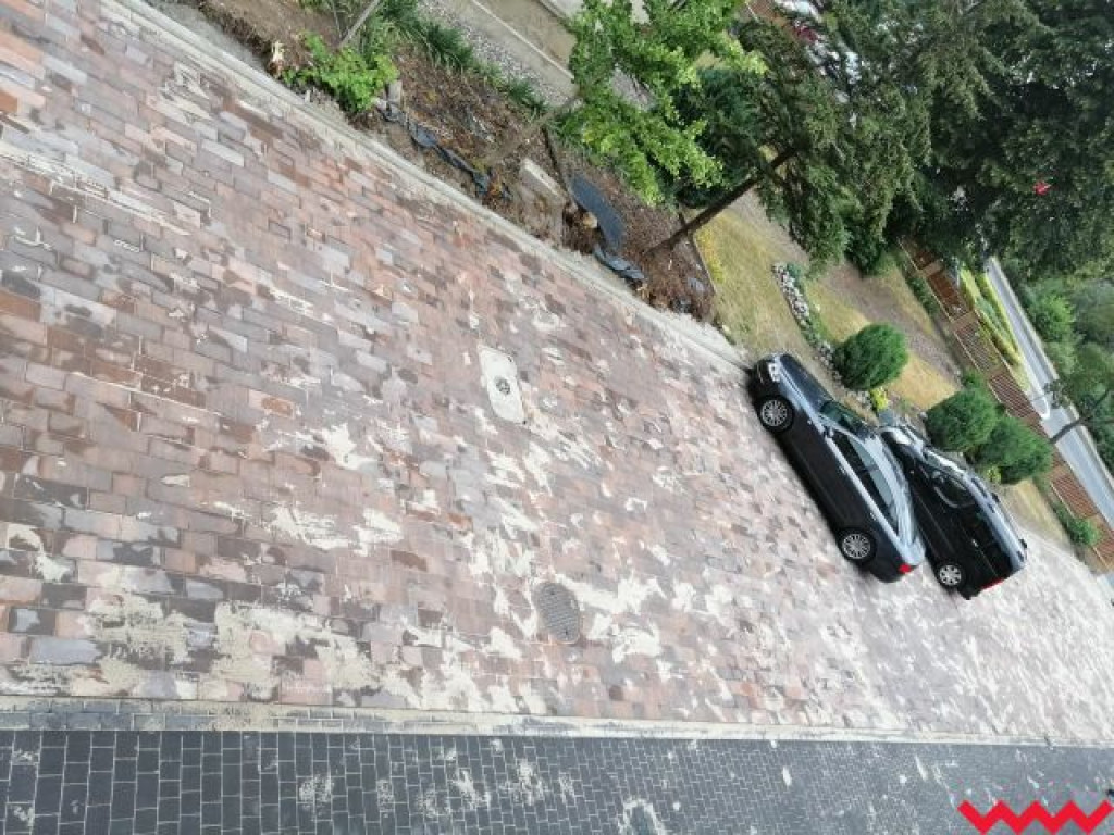 Parking gotowy, ale samochody mogą zostawiać na nim tylko interesanci urzędu