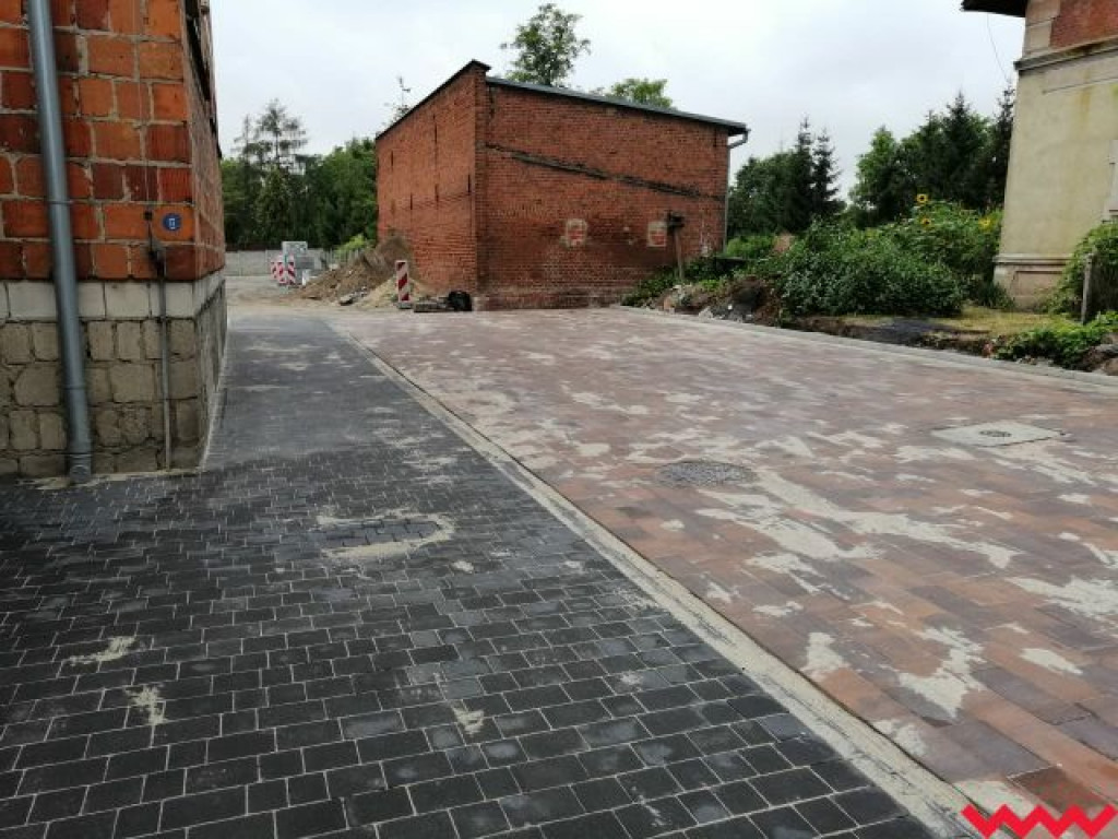 Parking gotowy, ale samochody mogą zostawiać na nim tylko interesanci urzędu