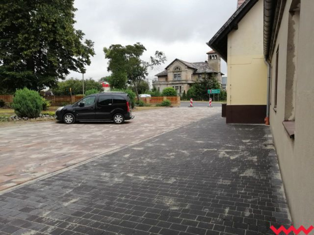 Parking gotowy, ale samochody mogą zostawiać na nim tylko interesanci urzędu