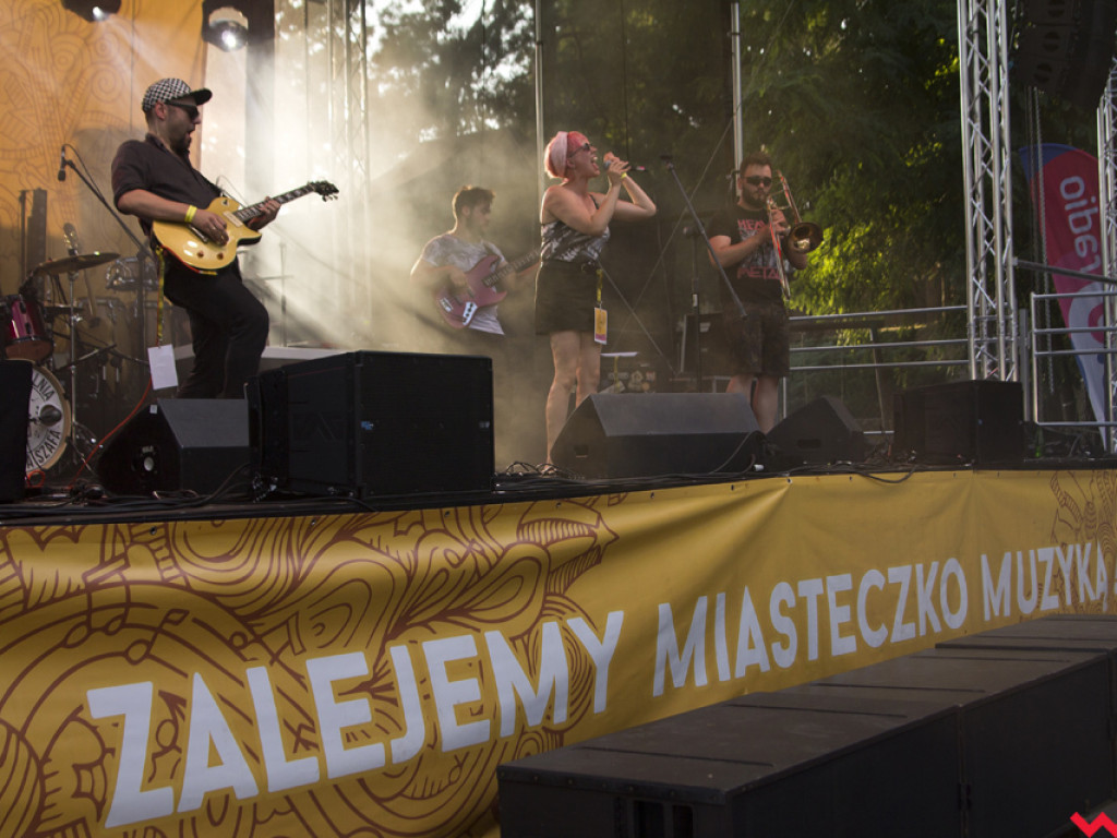 Trwa Powidz Jam Festiwal. Święto muzyki nad Jeziorem Powidzkim.