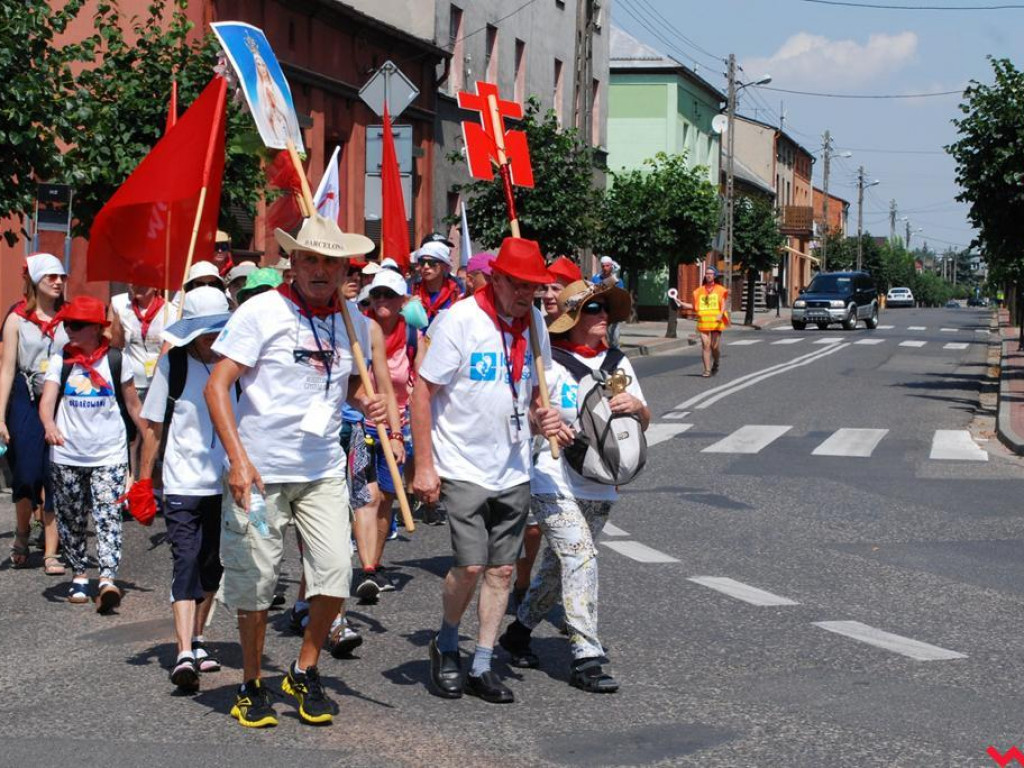 Drugi dzień pielgrzymki. Upalny dzień i chwila odpoczynku w Pyzdrach