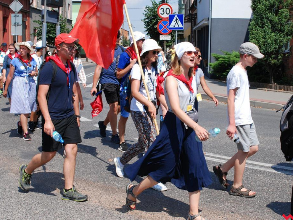 Drugi dzień pielgrzymki. Upalny dzień i chwila odpoczynku w Pyzdrach