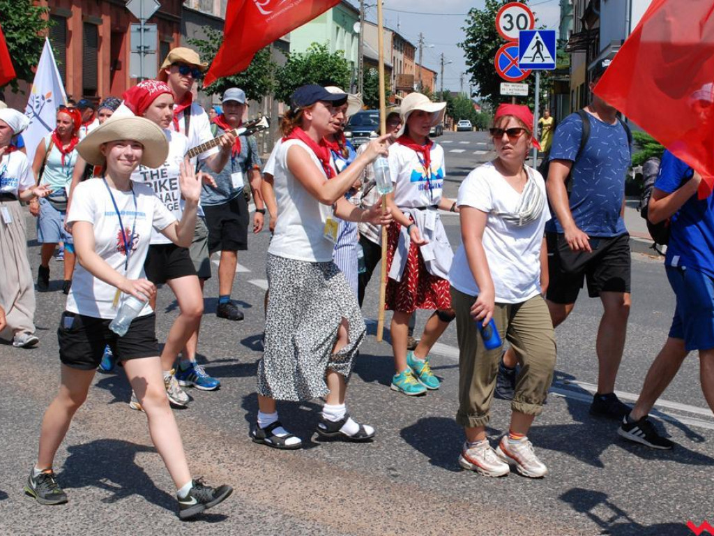 Drugi dzień pielgrzymki. Upalny dzień i chwila odpoczynku w Pyzdrach