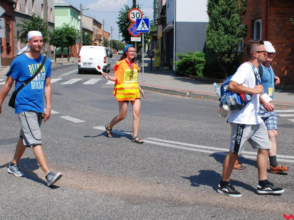 Drugi dzień pielgrzymki. Upalny dzień i chwila odpoczynku w Pyzdrach