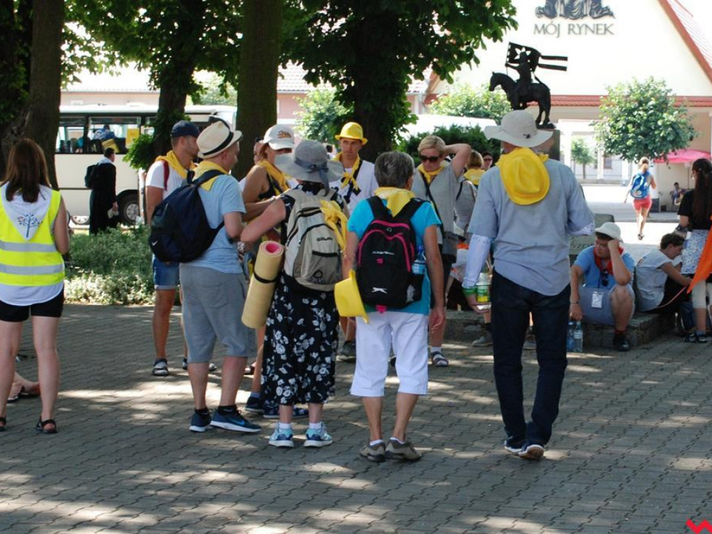 Drugi dzień pielgrzymki. Upalny dzień i chwila odpoczynku w Pyzdrach