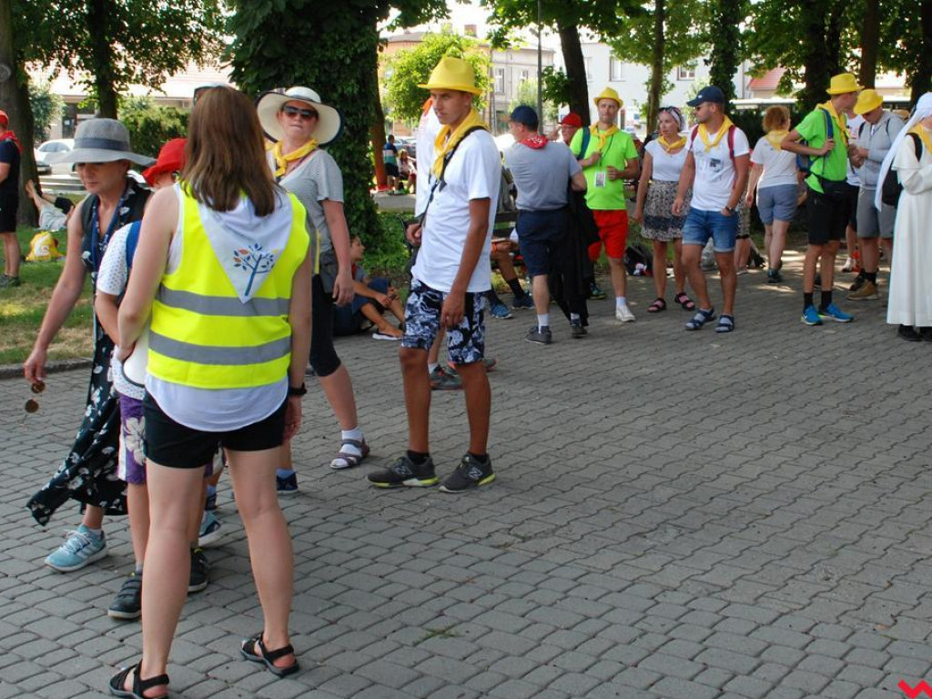 Drugi dzień pielgrzymki. Upalny dzień i chwila odpoczynku w Pyzdrach