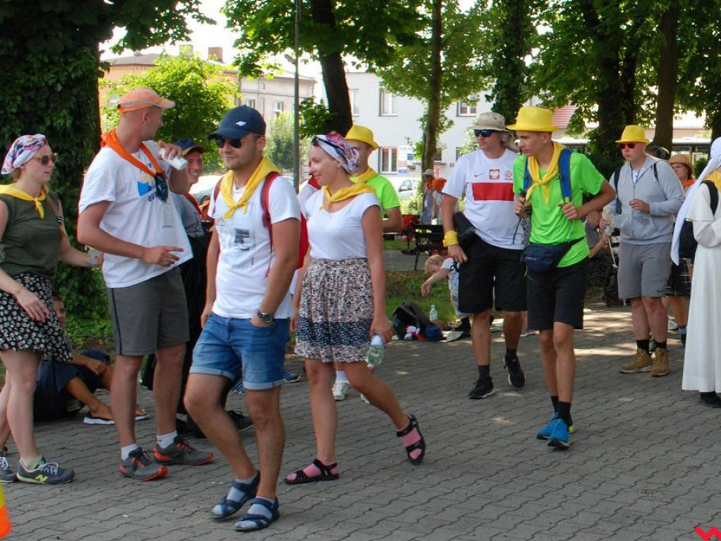 Drugi dzień pielgrzymki. Upalny dzień i chwila odpoczynku w Pyzdrach