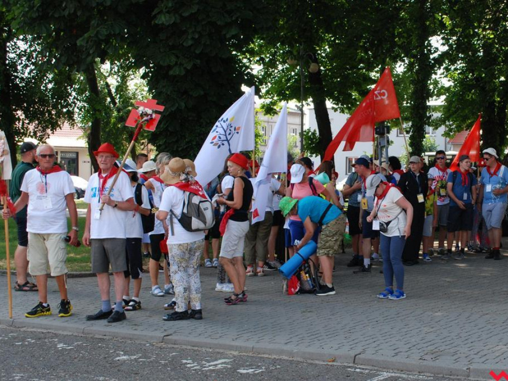 Drugi dzień pielgrzymki. Upalny dzień i chwila odpoczynku w Pyzdrach