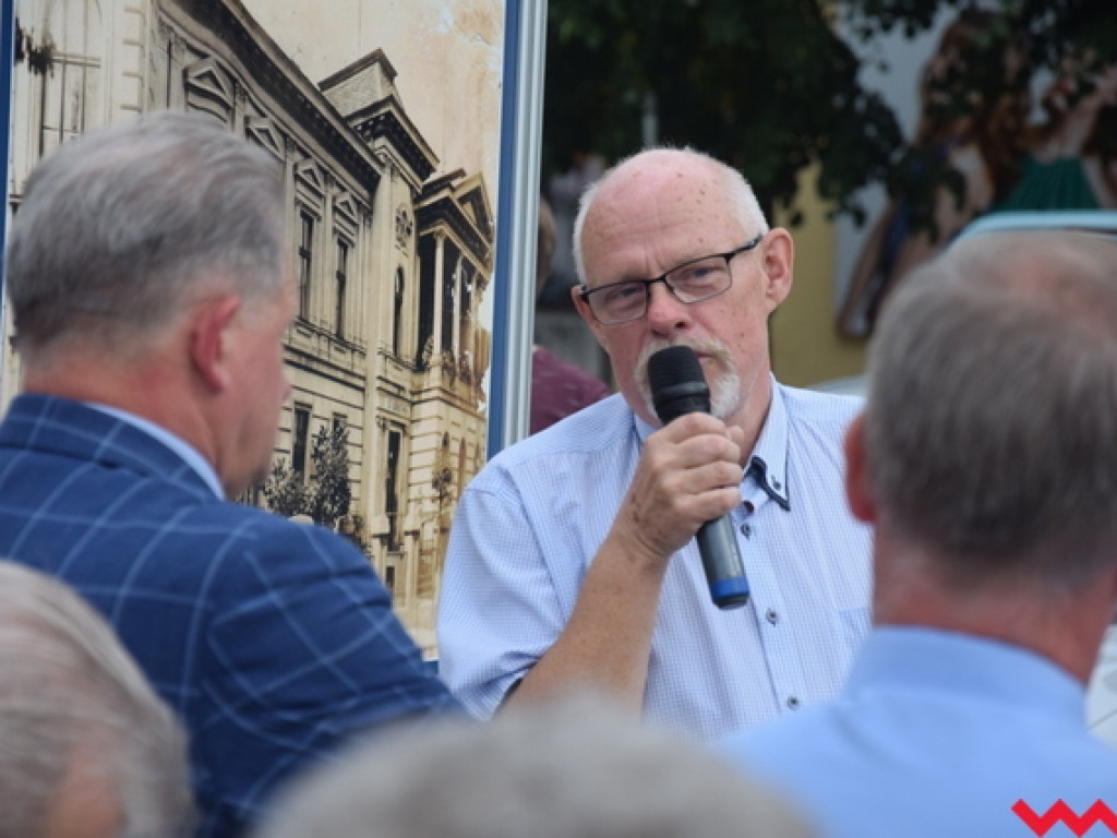 Powiat wrzesiński ma już 200 lat. Okolicznościowa wystawa na wrzesińskim rynku