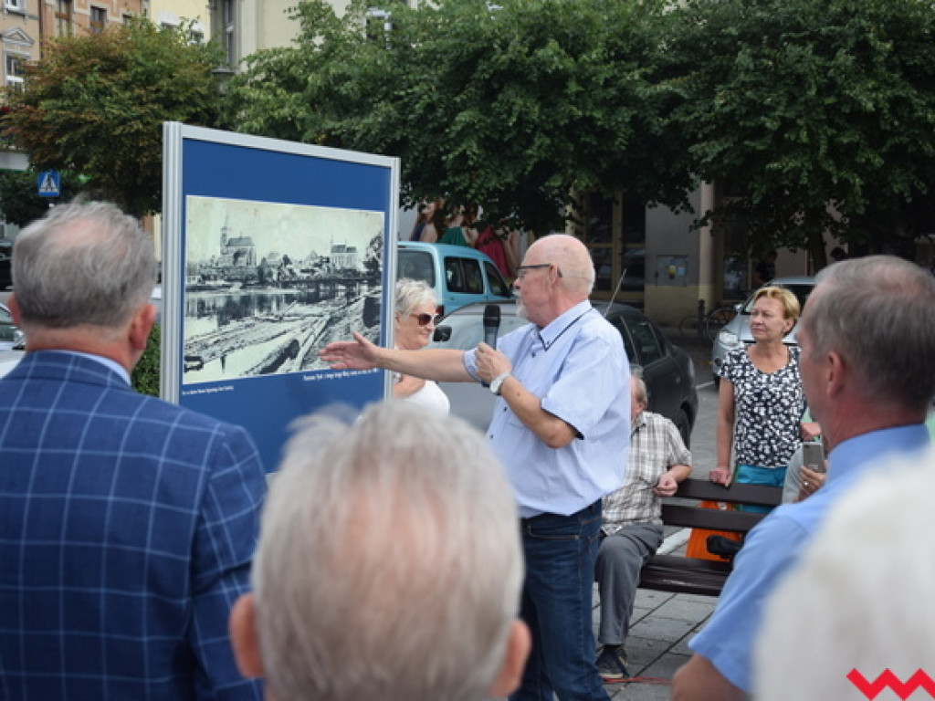 Powiat wrzesiński ma już 200 lat. Okolicznościowa wystawa na wrzesińskim rynku