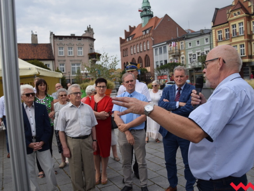 Powiat wrzesiński ma już 200 lat. Okolicznościowa wystawa na wrzesińskim rynku