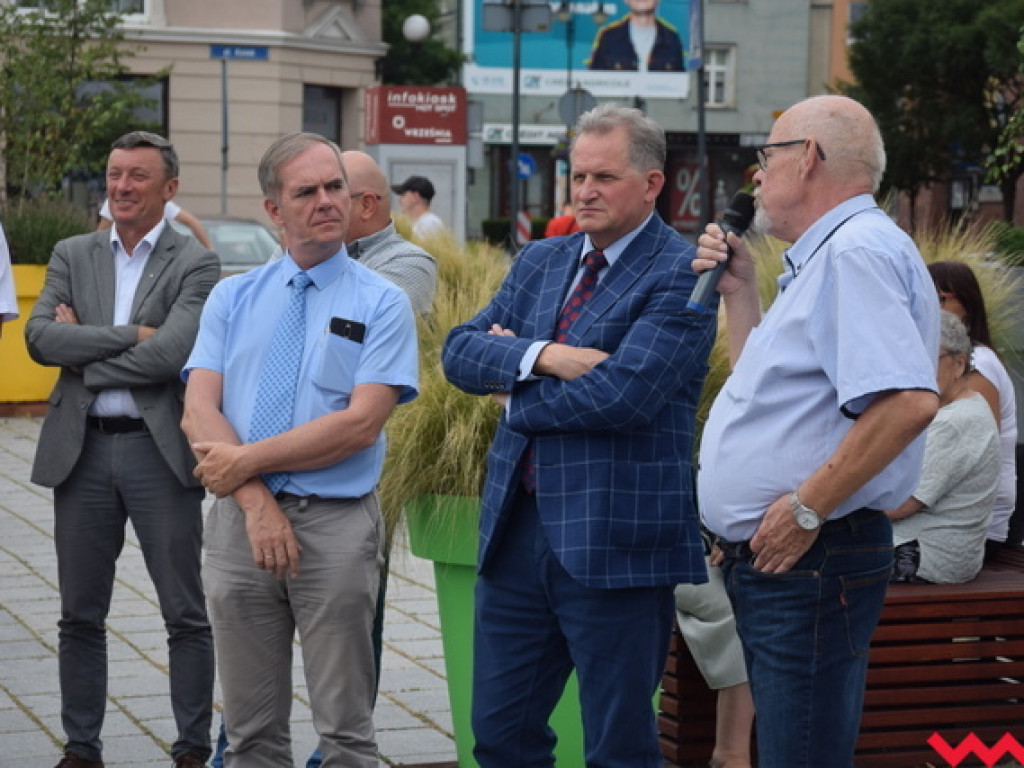 Powiat wrzesiński ma już 200 lat. Okolicznościowa wystawa na wrzesińskim rynku