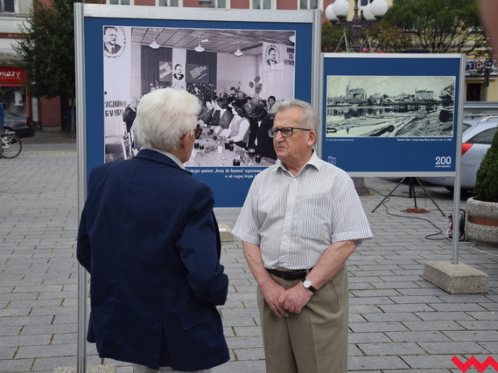 Powiat wrzesiński ma już 200 lat. Okolicznościowa wystawa na wrzesińskim rynku