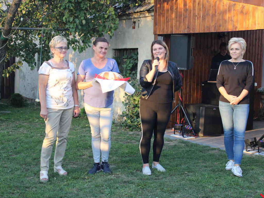 Gąsiorowo bawiło się na wiejskich dożynkach. Dla nikogo nie zabrakło chleba i innego jadła