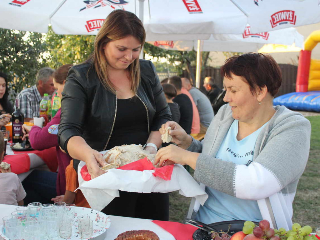 Gąsiorowo bawiło się na wiejskich dożynkach. Dla nikogo nie zabrakło chleba i innego jadła