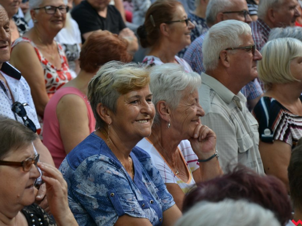 Mistrz serdeczności Krzysztof Koniarek przeniósł scenę na widownię