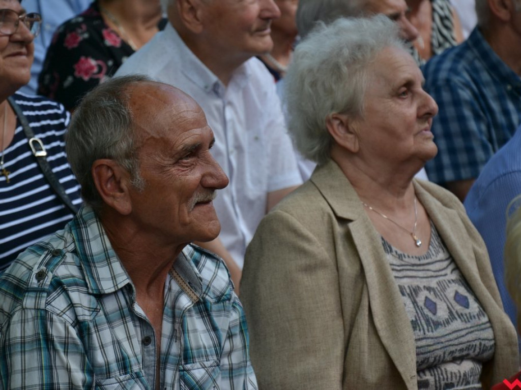 Mistrz serdeczności Krzysztof Koniarek przeniósł scenę na widownię