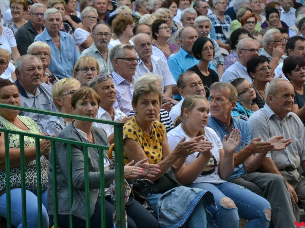Mistrz serdeczności Krzysztof Koniarek przeniósł scenę na widownię