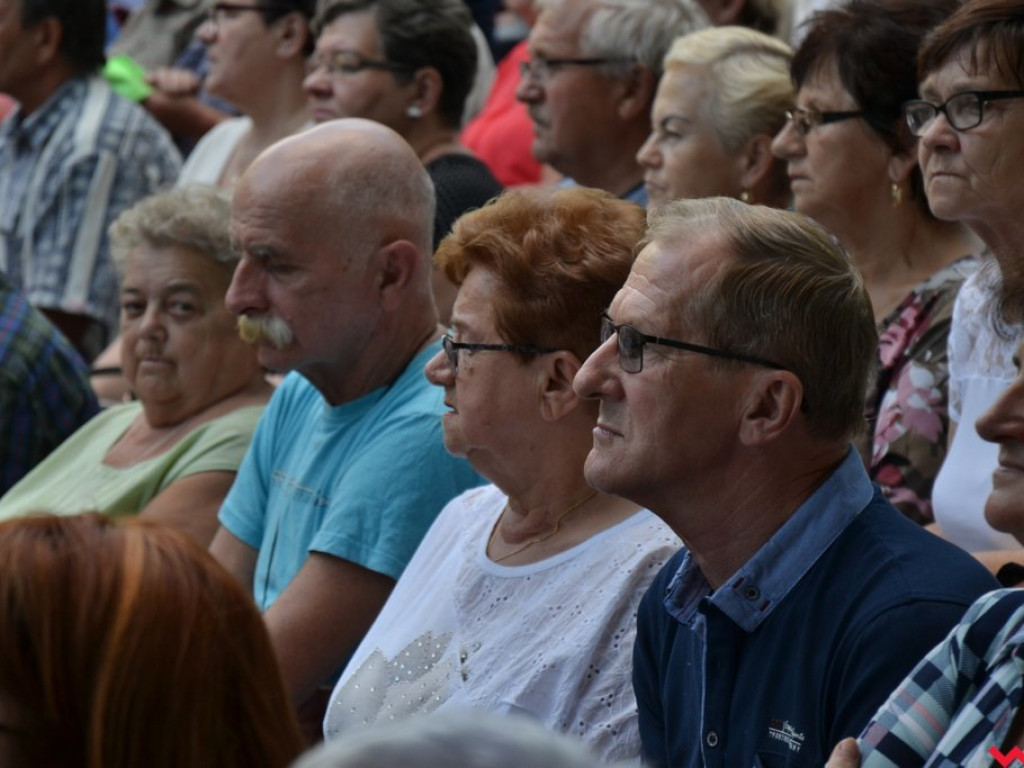 Mistrz serdeczności Krzysztof Koniarek przeniósł scenę na widownię