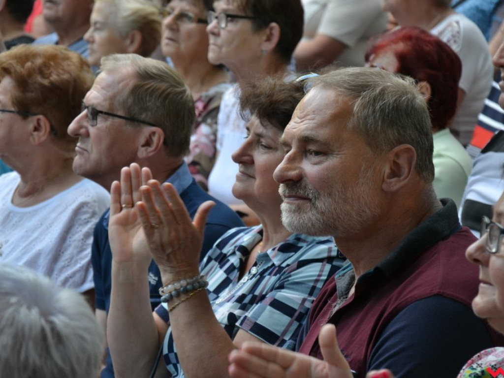 Mistrz serdeczności Krzysztof Koniarek przeniósł scenę na widownię