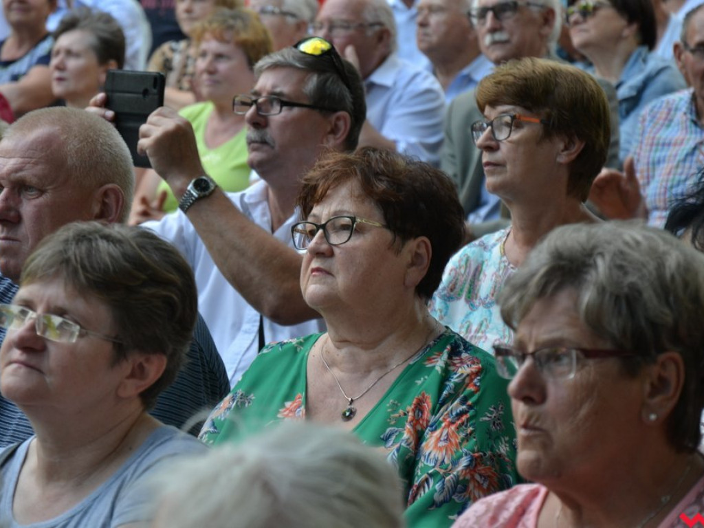 Mistrz serdeczności Krzysztof Koniarek przeniósł scenę na widownię