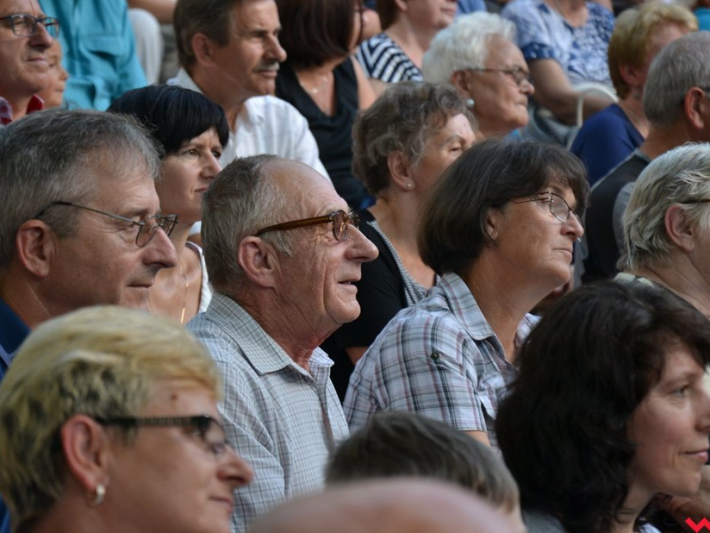 Mistrz serdeczności Krzysztof Koniarek przeniósł scenę na widownię