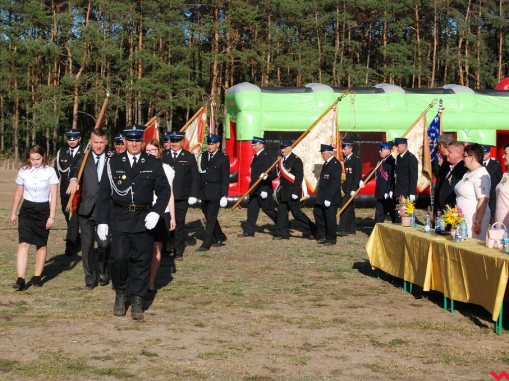 Śpiew, muzyka, tańce w podziękowaniu za plony. Dożynki w Dolnych Grądach